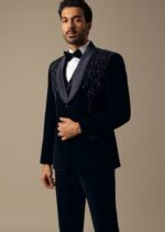 Noir tuxedo suit