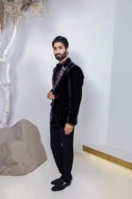 Sleeksmith tuxedo suit - Image 4